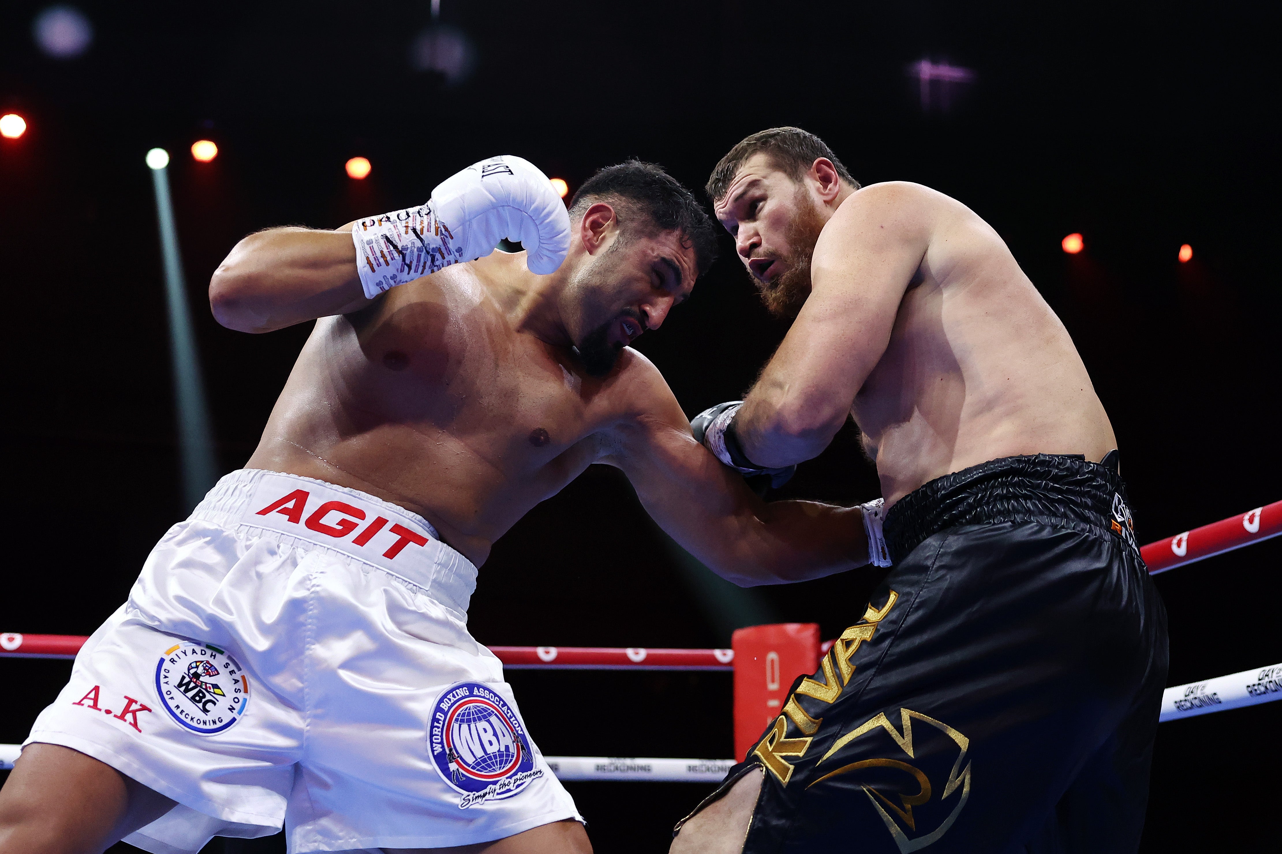 Makhmudov (right) suffered his first loss in late 2023, when Agit Kabayel brilliantly targeted his body