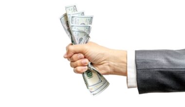 Dollar Climbs on Yen Weakness and Easing US-China Trade Tensions