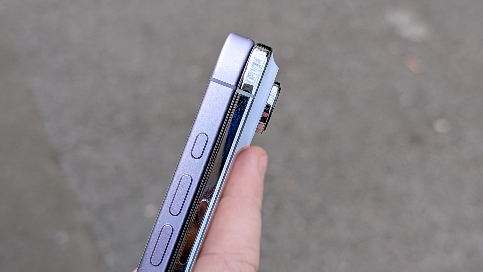 iPhone 17 and iPhone Air thickness compared