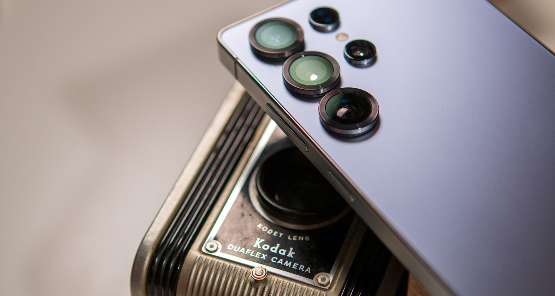 This is the last weekend to score up to $450 OFF this premium Samsung phone for Best Buy's outlet sale