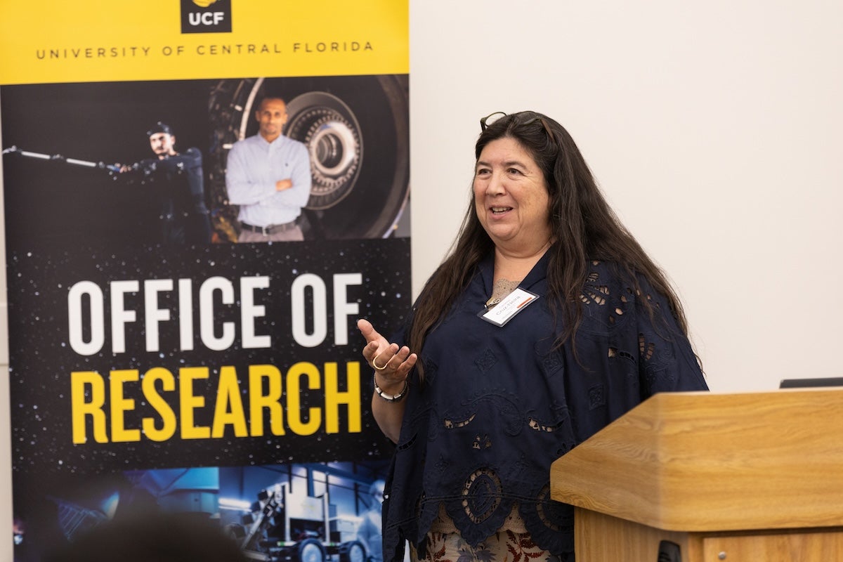 Carolina Cruz-Neira speaking at a podium