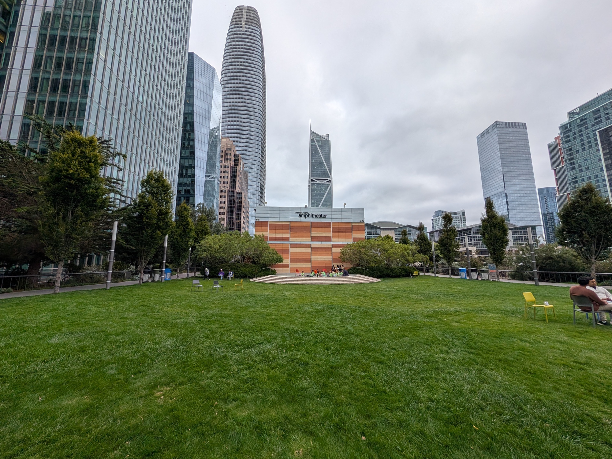 Green space at Salesforce park shot by Pixel 10 Pro