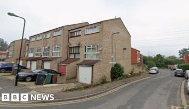 Man shot by Met Police after making threats to kill