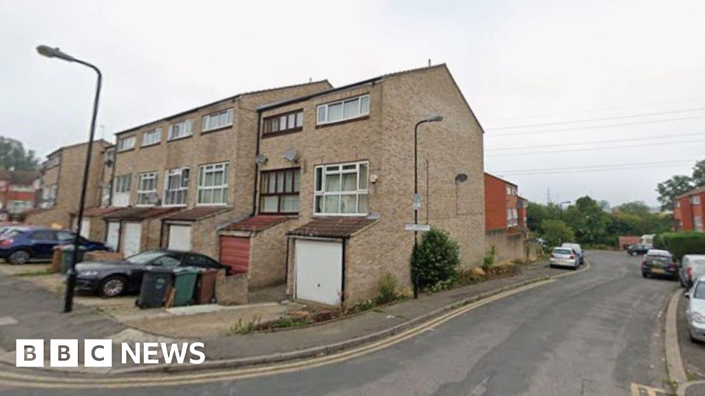 Man shot by Met Police after making threats to kill