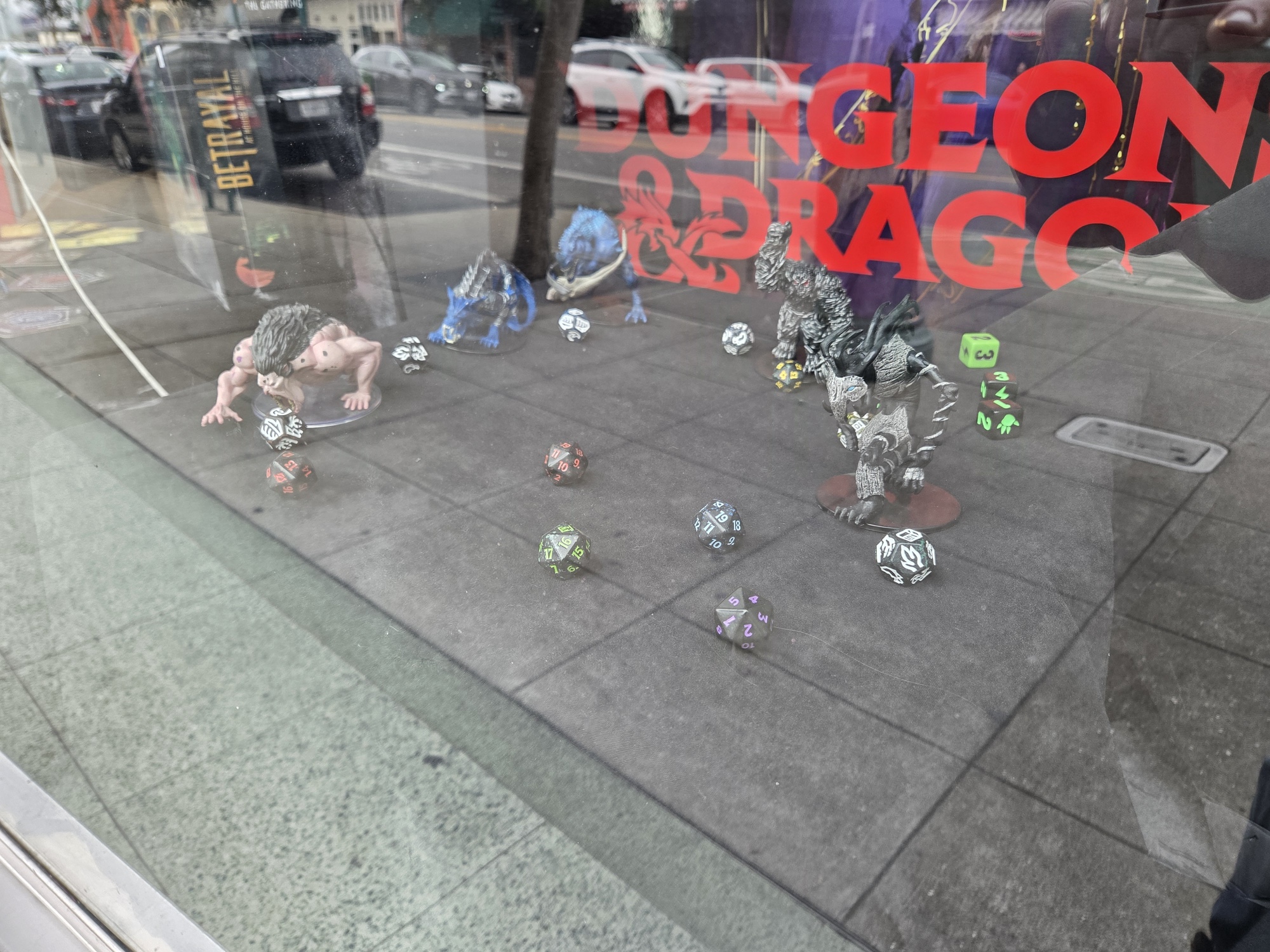 Dungeons and Dragons window display shot by Galaxy S25 Plus