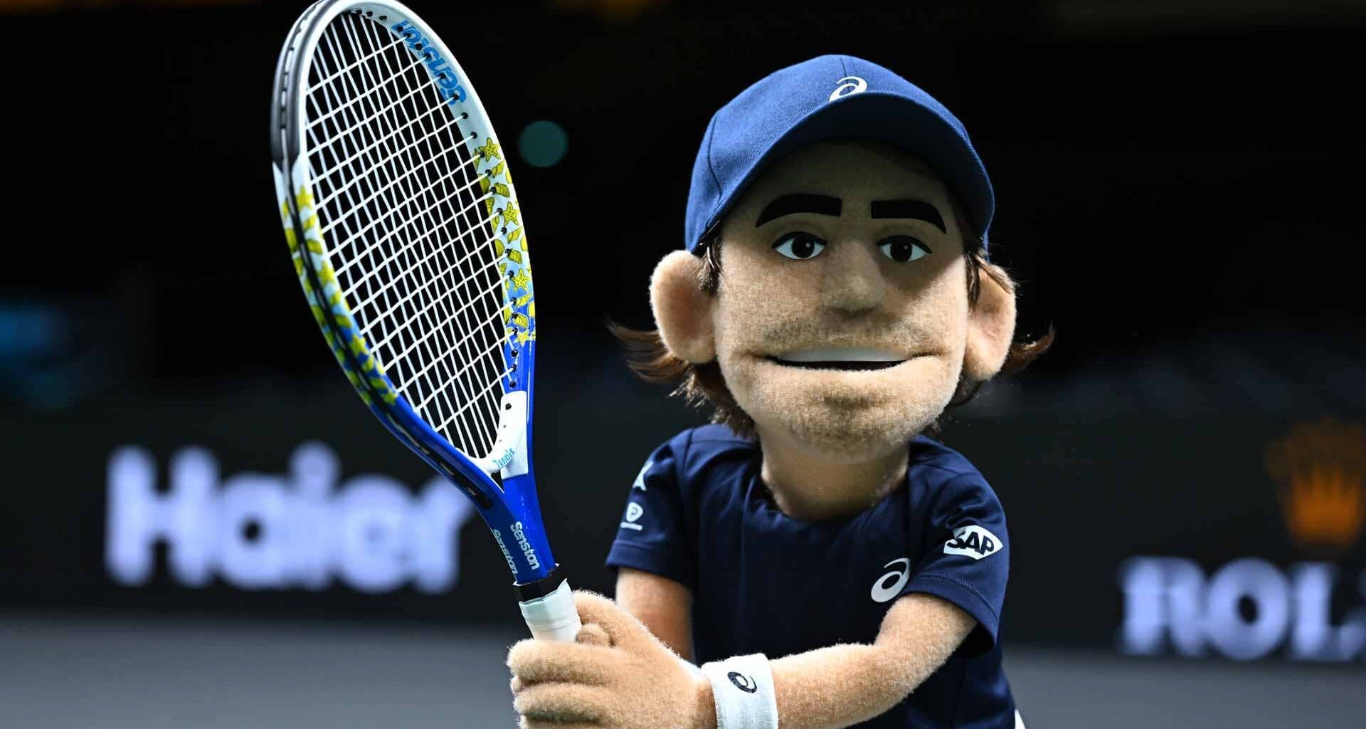 Alex de Minaur defeats Gabriel Diallo 7-6(8), 4-6, 6-3 at the Rolex Paris Masters on Wednesday.