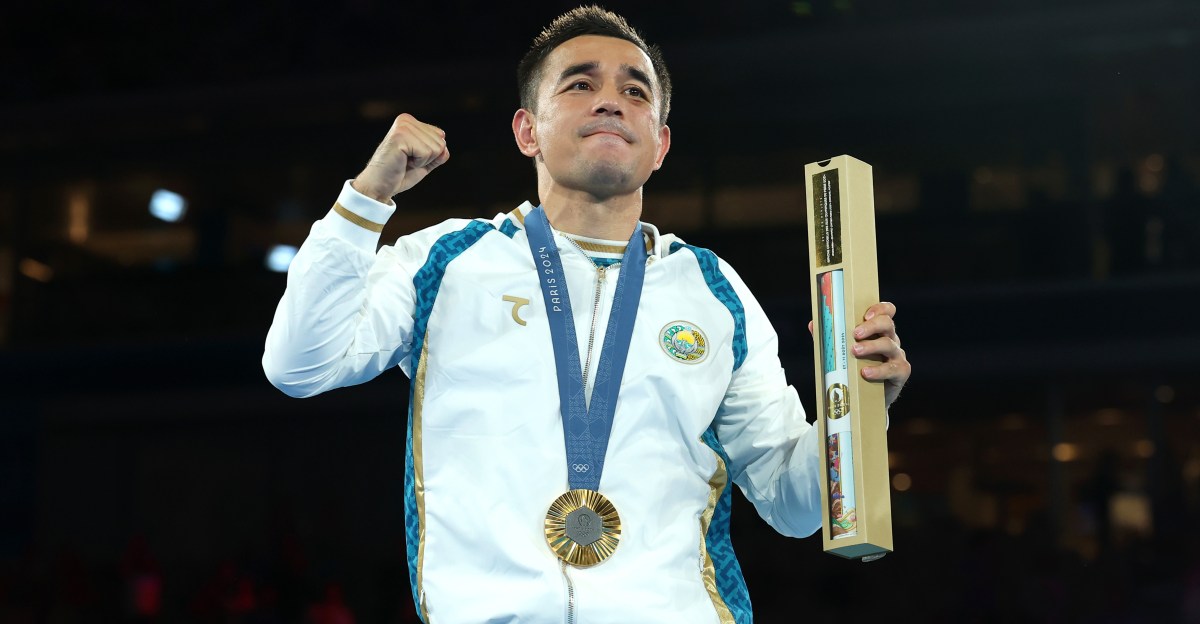 Hasanboy Dusmatov vs Rene Calixto Bibiano eliminator set for October