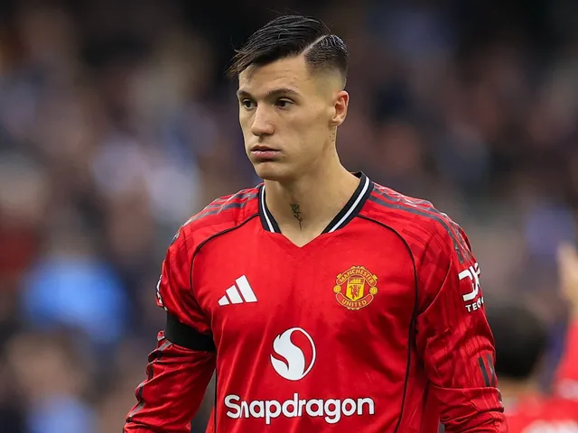 Liverpool vs. Man Utd starting lineups confirmed as Benjamin Sesko, Alexander Isak decisions made