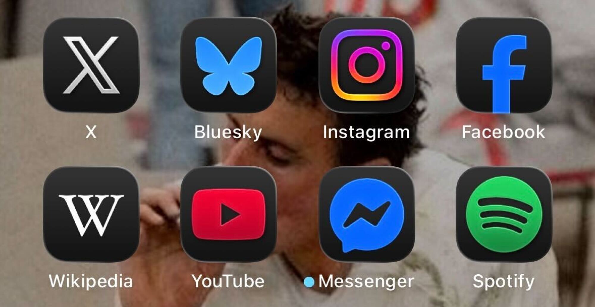 App icons on iOS 26 in dark mode