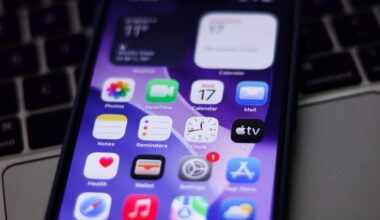 the home screen of an iPhone running iOS 26