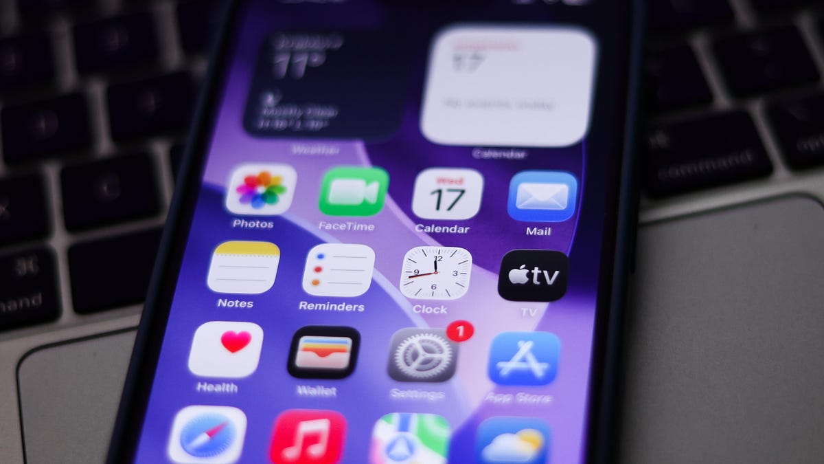 the home screen of an iPhone running iOS 26