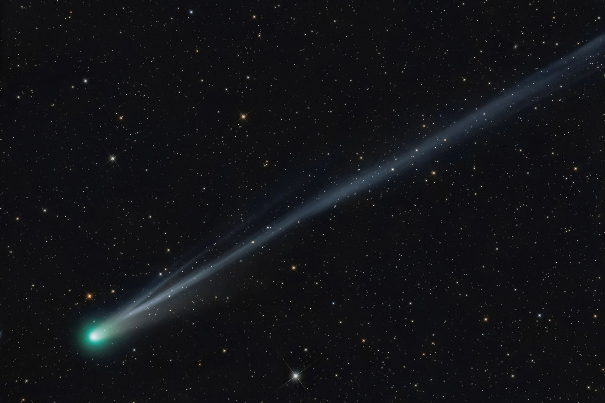 An image collage containing 1 images, Image 1 shows The bright green comet C/2025 A6 (Lemmon) with a long tail against a dark sky filled with stars