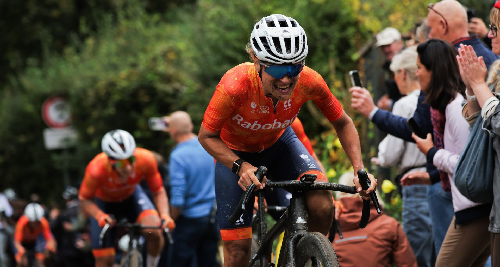 'I regret it now' – Yara Kastelijn apologises to Shirin van Anrooij after chasing down teammate at Gravel World Championships