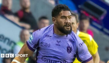 Kelepi Tanginoa, playing for Hull KR away to Wigan in August 2025, with the referee in a yellow kit just behind him