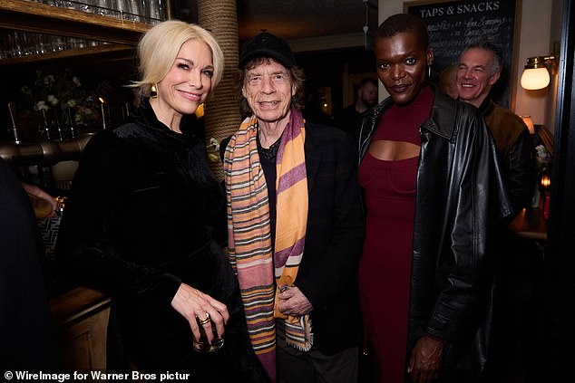 Hannah also got her snap with the rock legend alongside actress Sheila Atim