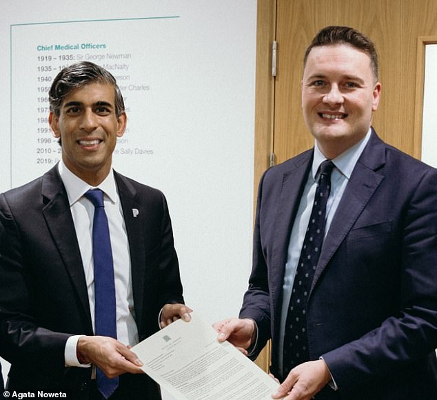 Rishi Sunak delivers letter to Wes Streeting at the Department of Health and Social Care