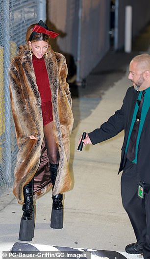 At one point, a Kimmel staffer chivalrously aimed his flashlight at a speed bump in order to assist Beckinsale