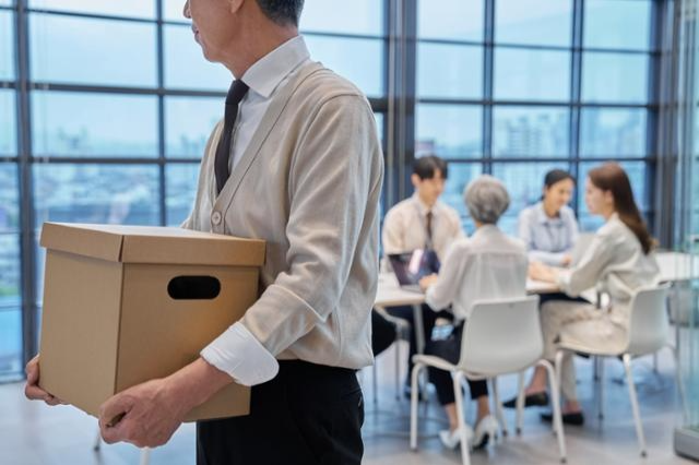 Young salaried workers favor retirement age extension