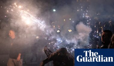 Opponents and loyalists of Serbia’s autocratic president clash in Belgrade | Serbia