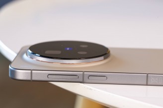 Volume rocker and power key on the right - vivo X300 Pro review