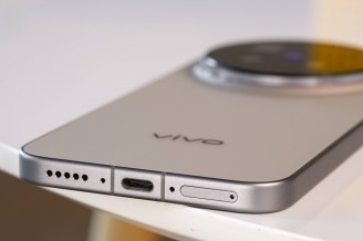 Bottom bits - vivo X300 Pro review