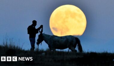 Beaver supermoon seen around the world