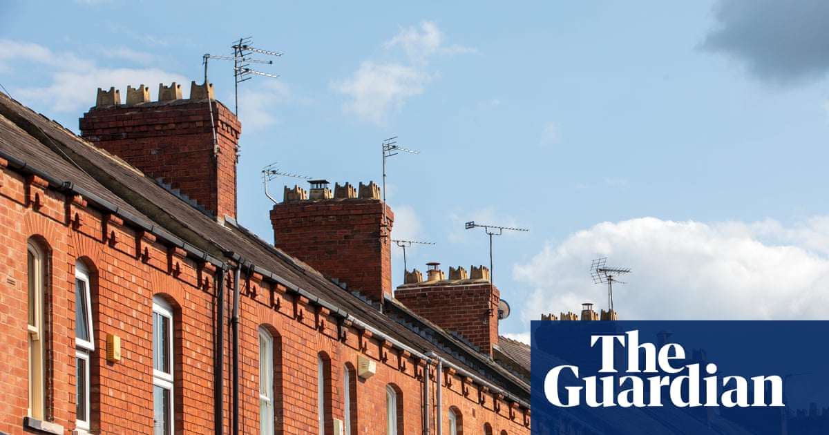 Cutting home insulation funding will imperil UK’s climate goals, Reeves told | Energy efficiency