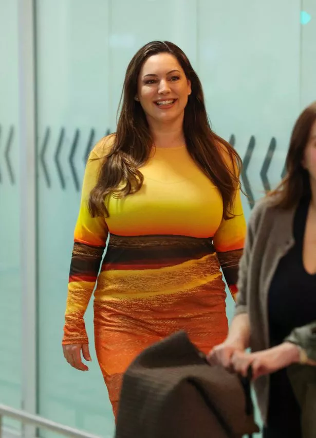 Kelly Brook wearing an "Australian sunset" dress at Brisbane Airport