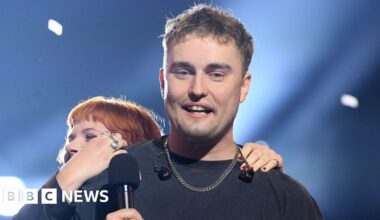 Sam Fender gives £25,000 Mercury Prize winnings to small music venues