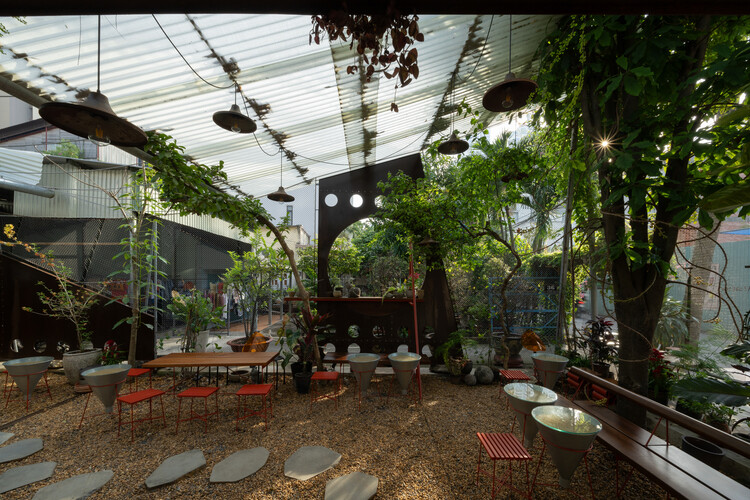 Design Ethos of Subtraction and Addition: 10 Adaptive Reuse Projects for Commercial and Social Spaces in Asia - Image 4 of 34