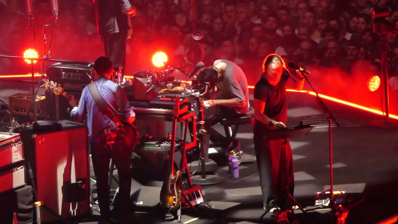 Radiohead - Daydreaming live @ Unipol Arena Bologna - 17-11-2025 - nigth 3 - YouTube