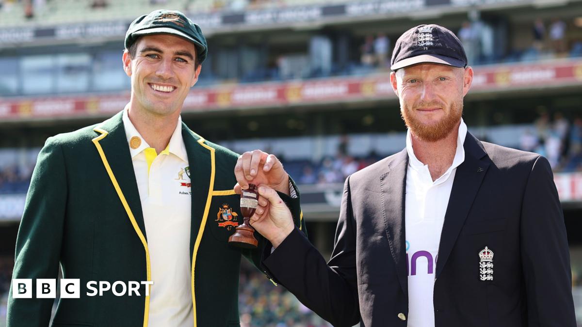 Pat Cummins and Ben Stokes with the Ashes urn