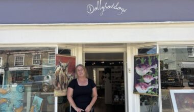 Dollyhotdogs art gallery Bridport off to flying start