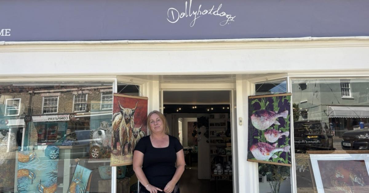 Dollyhotdogs art gallery Bridport off to flying start