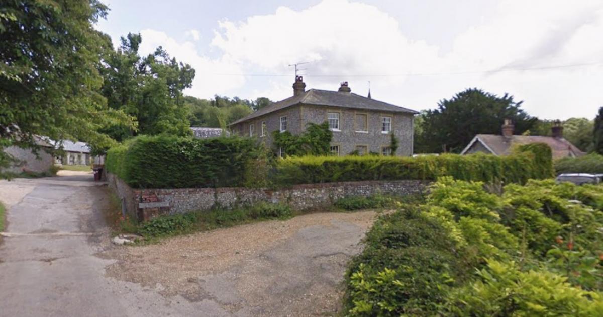 West Sussex: Huge eagle owl escapes from aviary at falconry