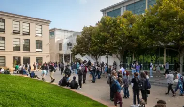 Berkeley Unified tightens cellphone limits for middle schoolers