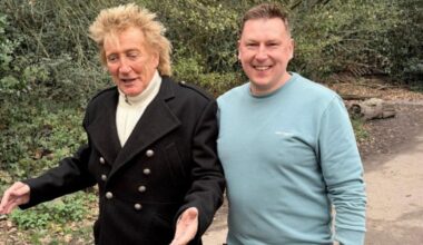 Rod Stewart returns to Highgate Wood cafe from his childhood