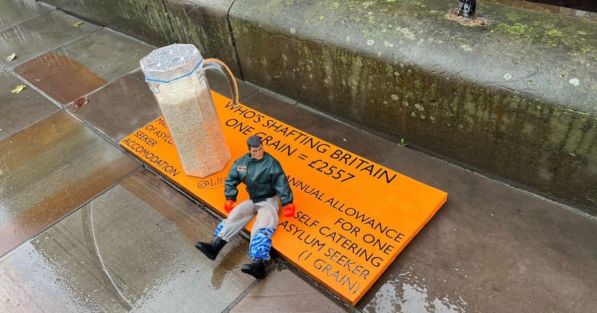 'Who's shafting Britain?' sculpture appears on Worcester High Street