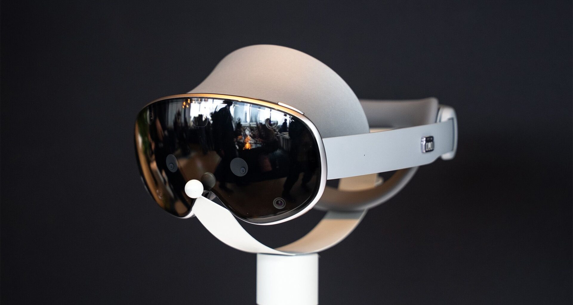 Samsung Galaxy XR vs. Apple Vision Pro: Battle of the headsets