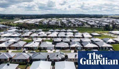 Afternoon Update: RBA keeps cash rate on hold; female jockey’s Melbourne Cup win; and the forgotten republic of Transnistria | Australia news