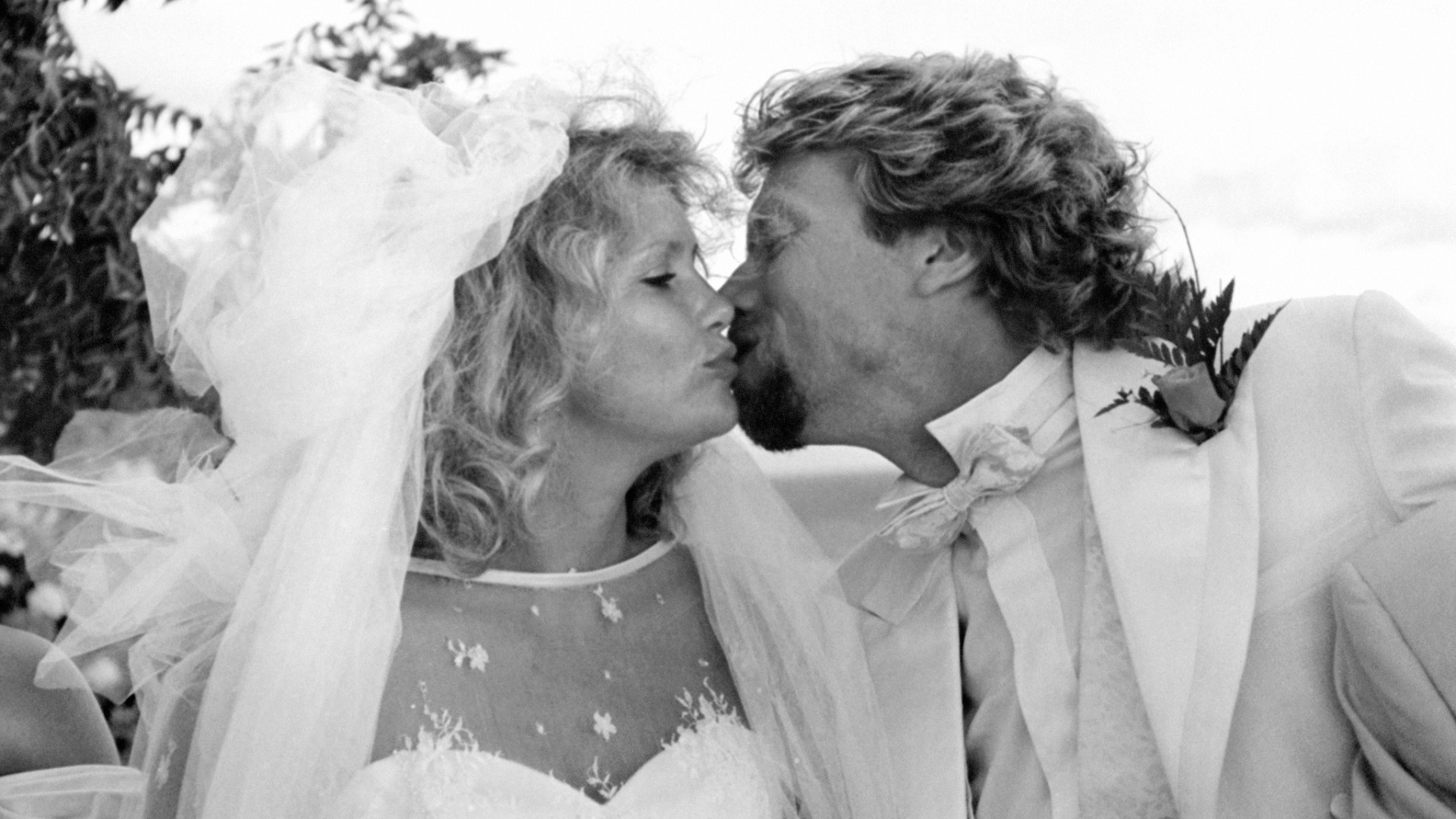 Richard Branson kisses his bride, partner of 14 years, Joan Templeman at their wedding on Necker Island