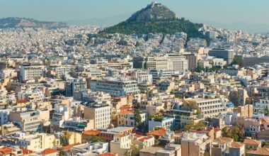 Fitch lifts Greece’s rating on strong fiscal position