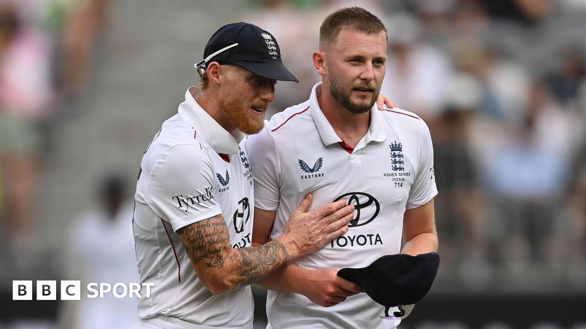 Ben Stokes speaks to Gus Atkinson