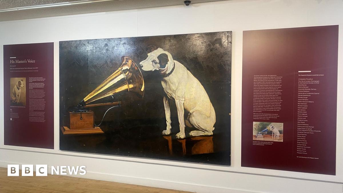 A painting of a white dog with black ears listening into a Gramophone.