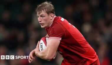 Jac Morgan runs with the ball for Wales