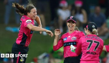 Caoimhe Bray celebrates a wicket with Sydney Sixers team-mates including Alyssa Healy