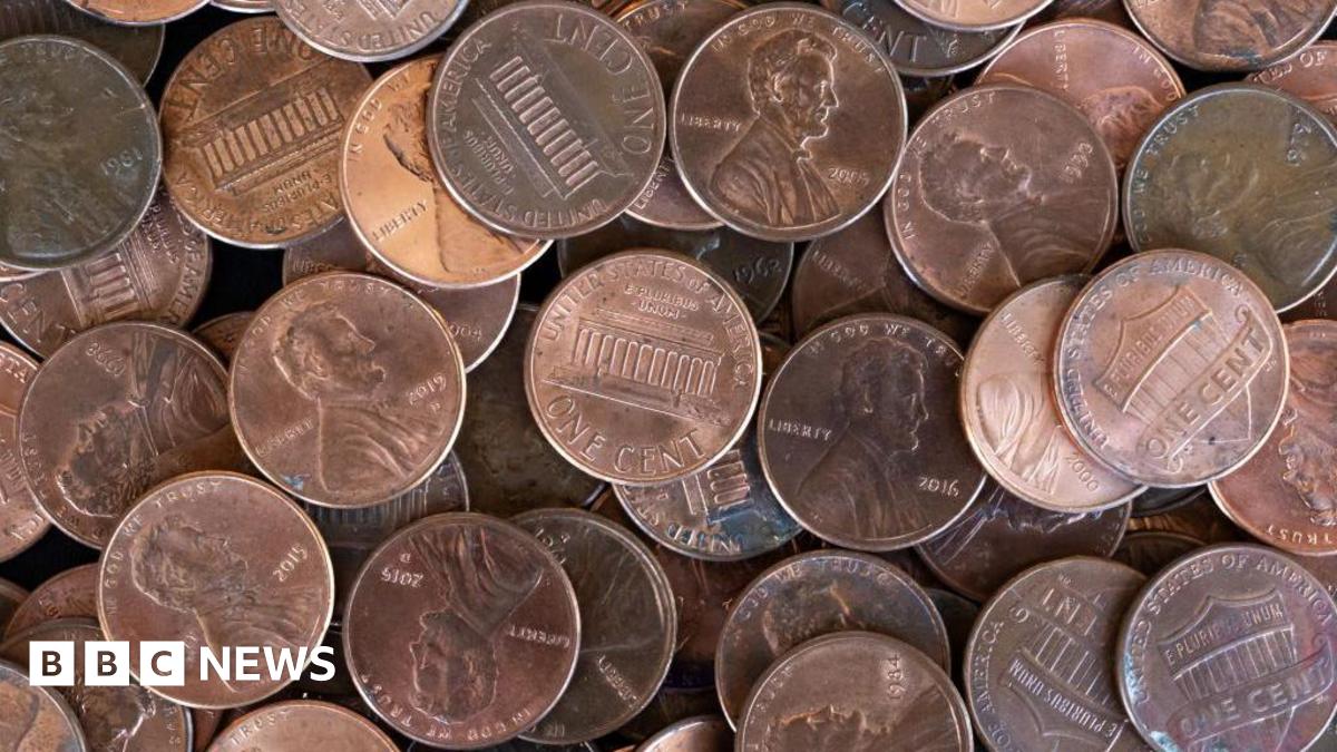 A photo of many US copper pennies stacked in a pile