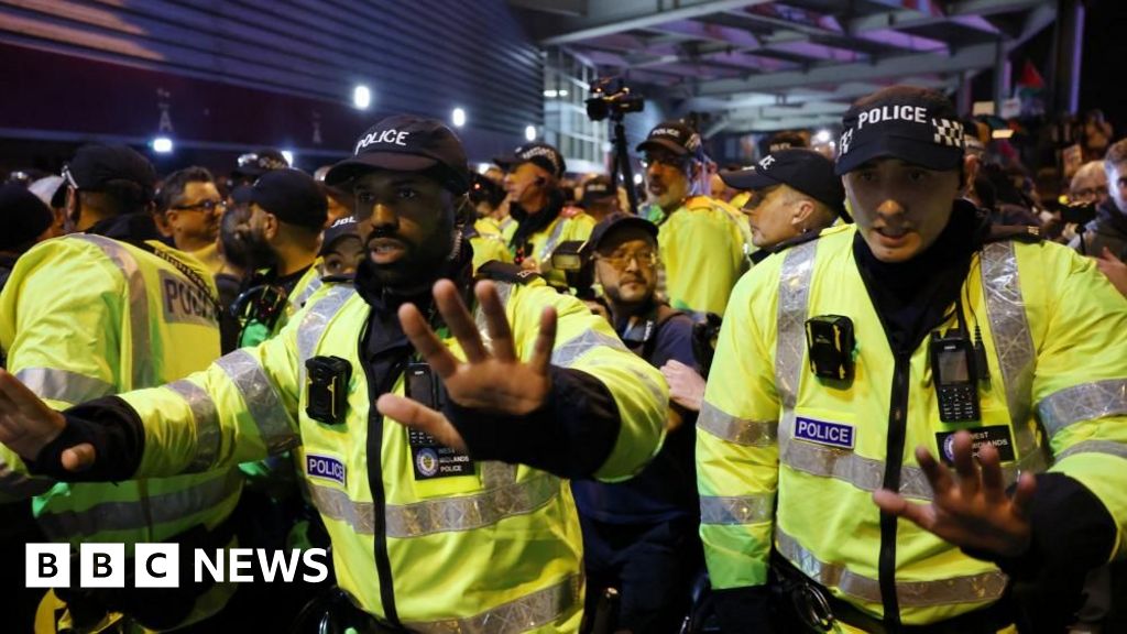 Birmingham sees Maccabi-Villa demos amid 'unprecedented' policing