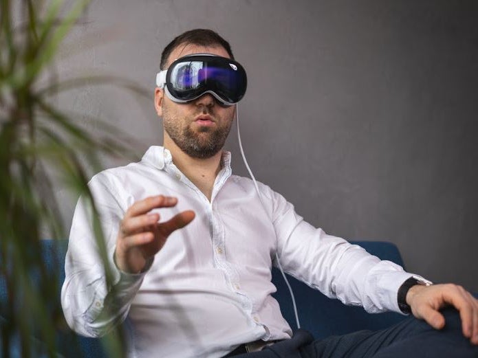 Using the Apple Vision Pro with hand tracking