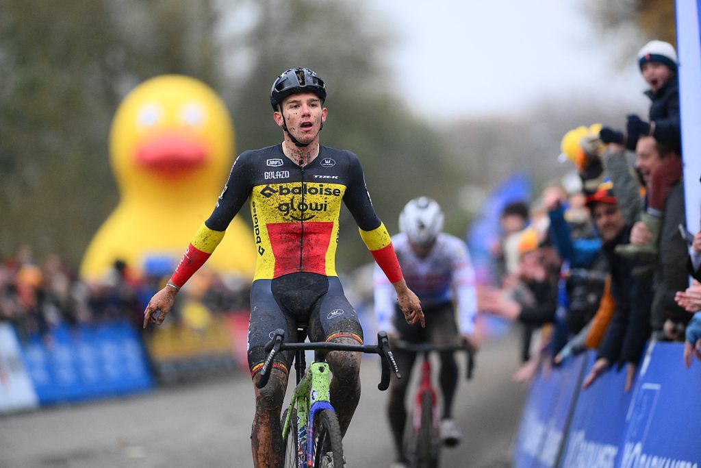 Belgian Thibau Nys celebrates as he crosses the finish line to win the men elite race of the 'Flandriencross' cyclocross cycling event, stage 3/8 in the 'X20 Badkamers Trofee' competition, Sunday 16 November 2025 in Hamme.BELGA PHOTO DAVID PINTENS (Photo by DAVID PINTENS / BELGA MAG / Belga via AFP)